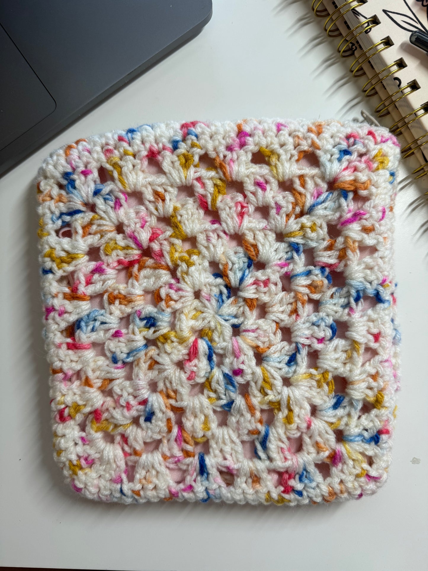 Cream Speckled Crochet Zipper Pouch