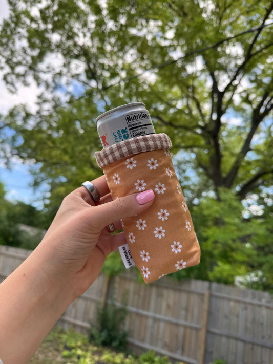 Honey Daisy Slim Can Sleeve