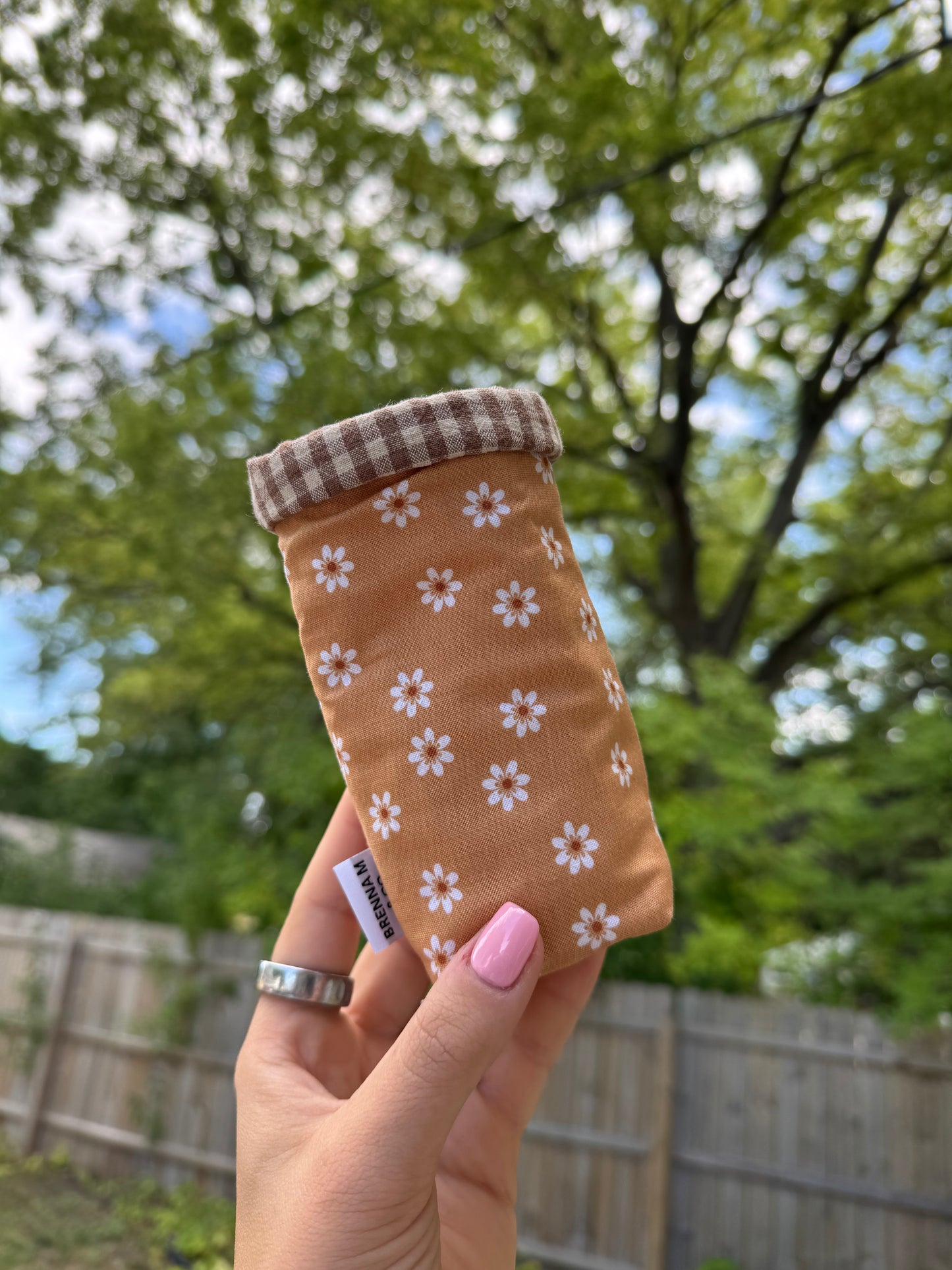 Honey Daisy Slim Can Sleeve