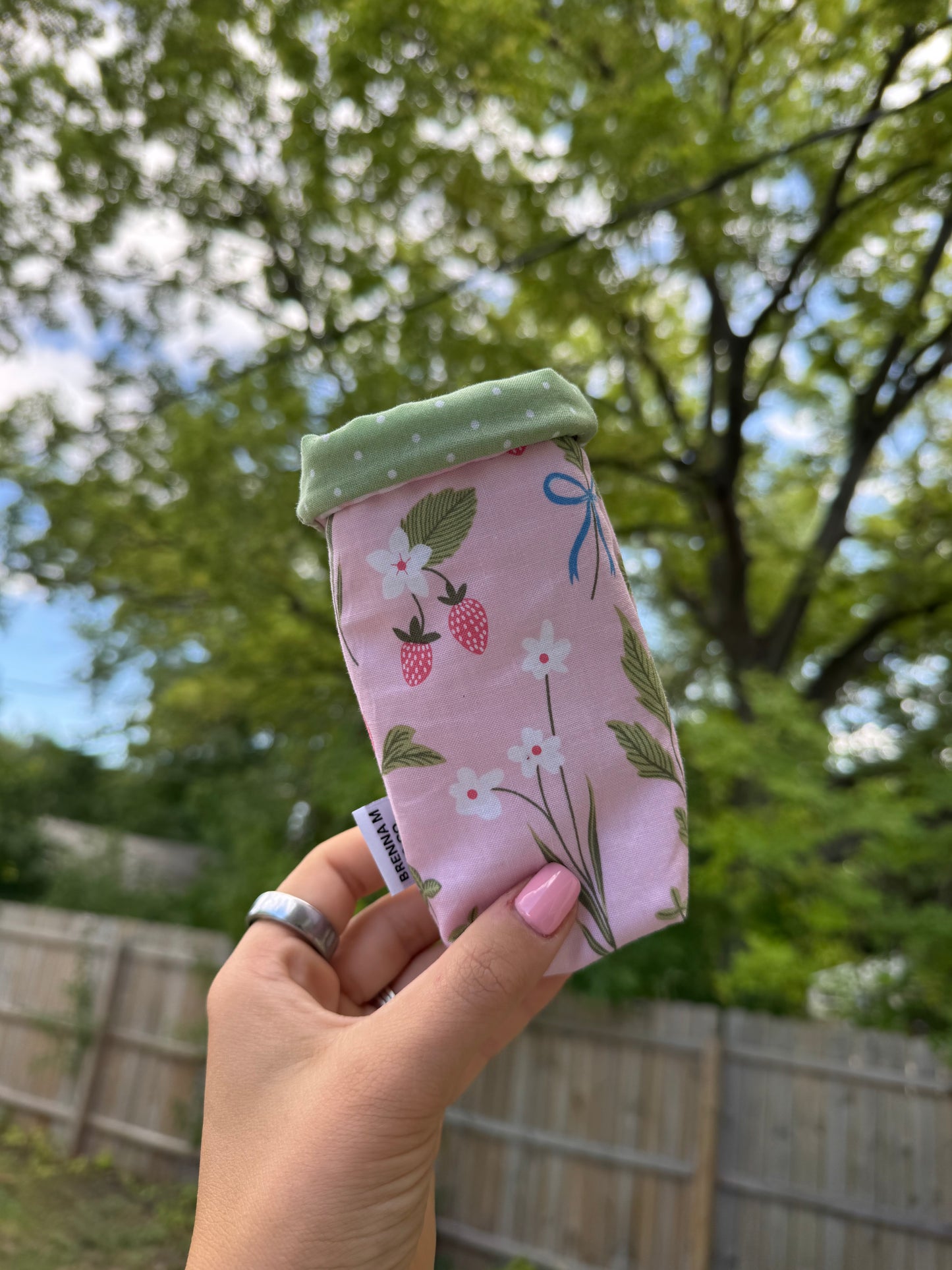 Ditsy Strawberry Slim Can Sleeve