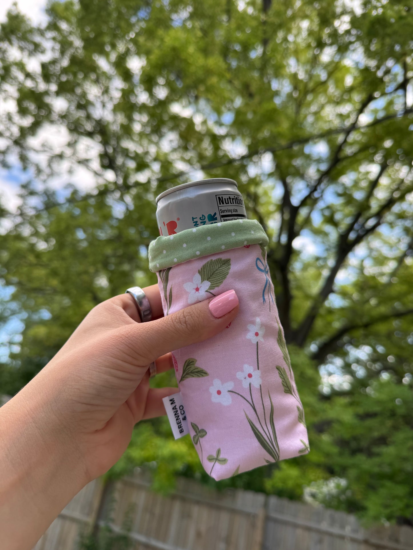 Ditsy Strawberry Slim Can Sleeve