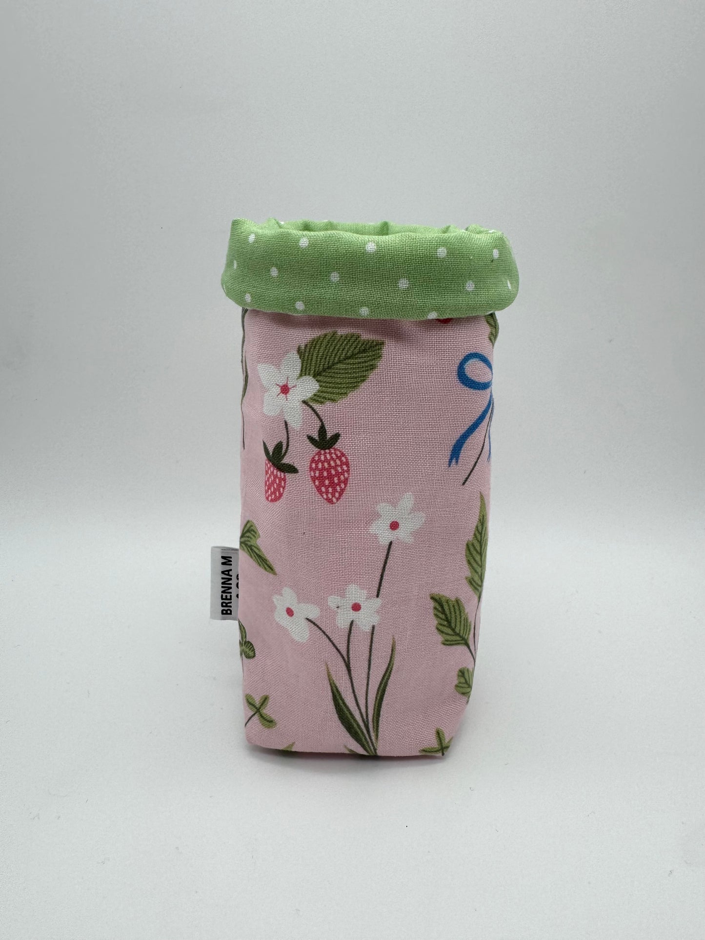 Ditsy Strawberry Slim Can Sleeve