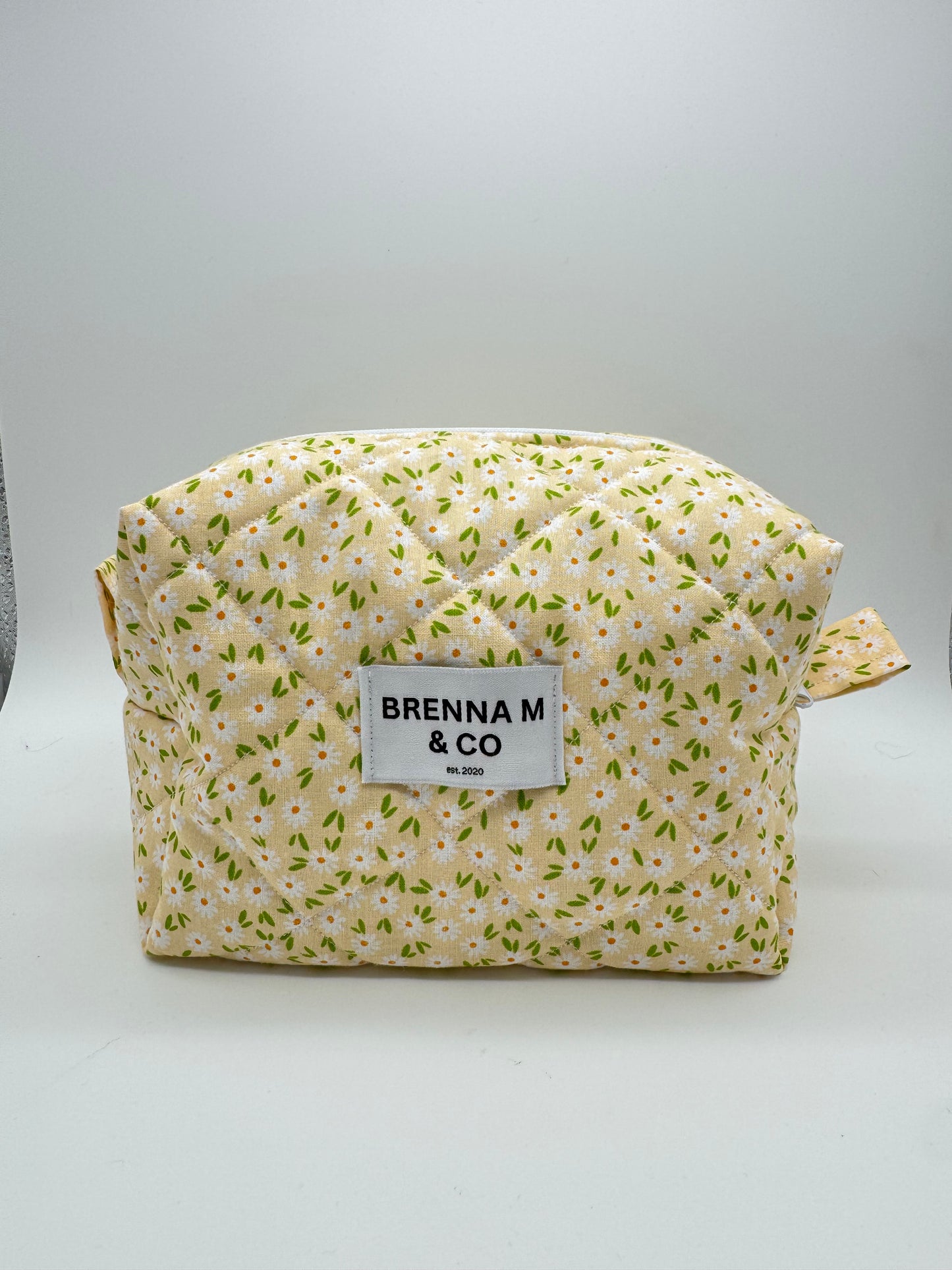 White & Yellow Daisy Quilted Makeup Bag