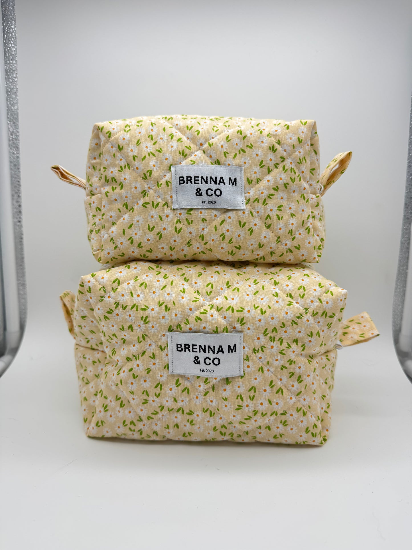 White & Yellow Daisy Quilted Makeup Bag