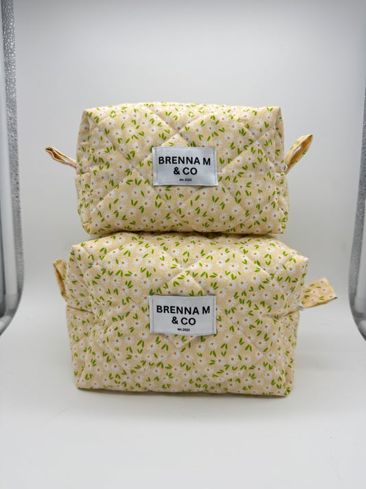 White & Yellow Daisy Quilted Makeup Bag