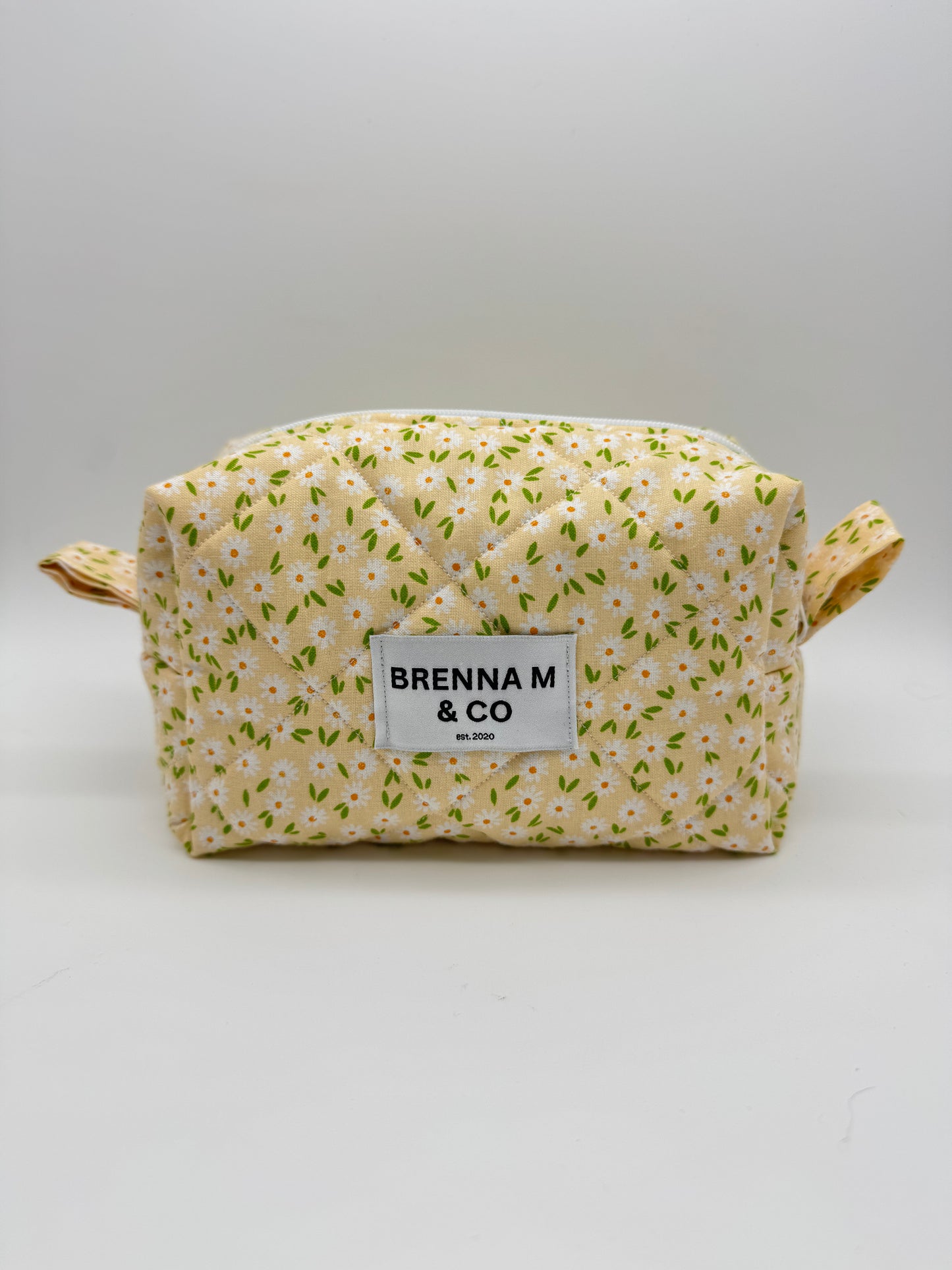 White & Yellow Daisy Quilted Makeup Bag