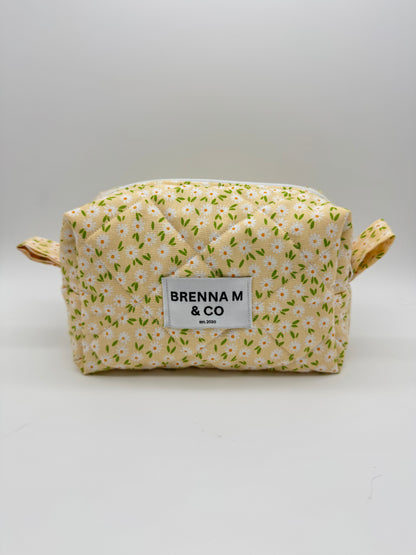 White & Yellow Daisy Quilted Makeup Bag