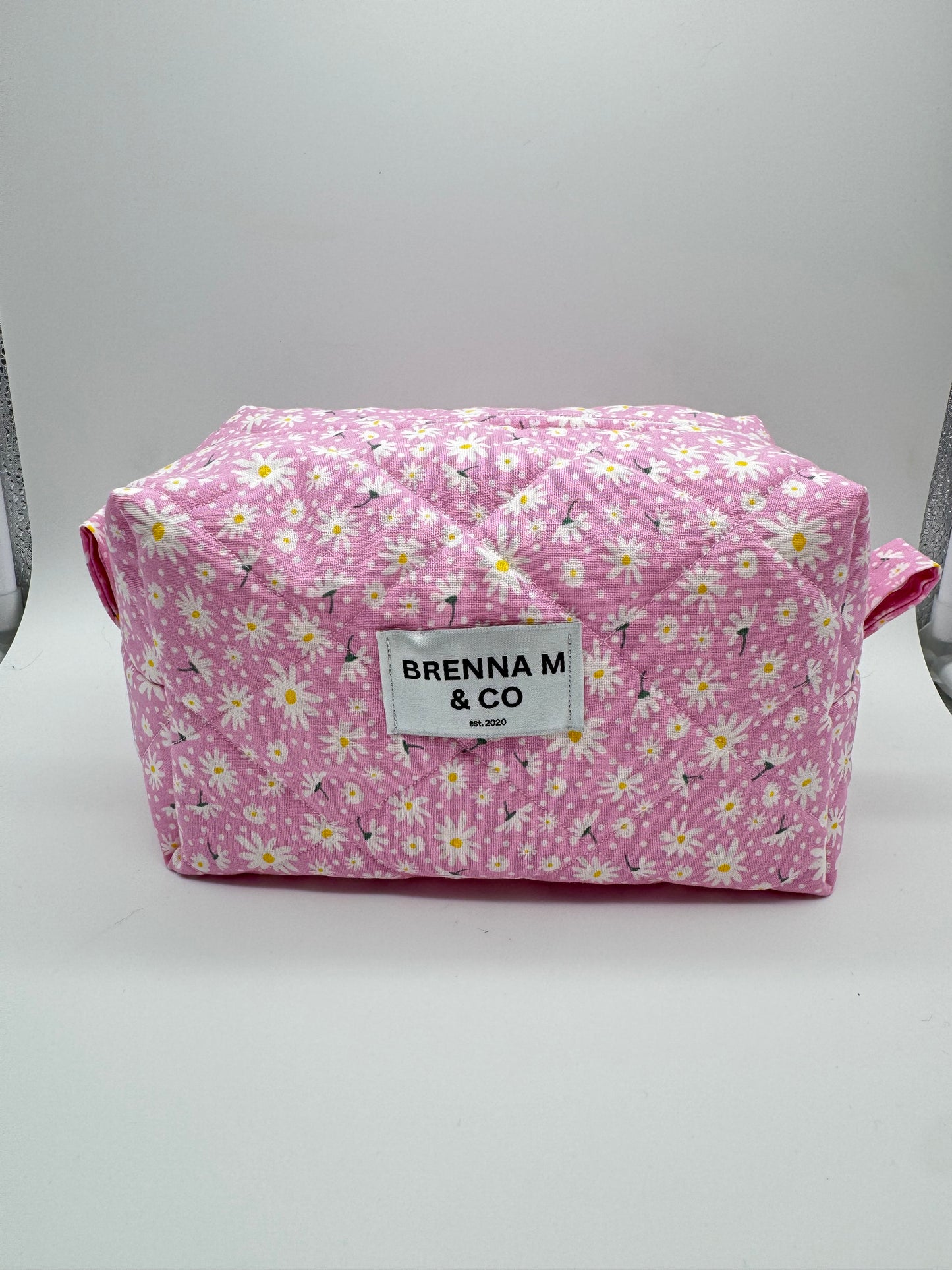 Pink & White Daisy Quilted Makeup Bag